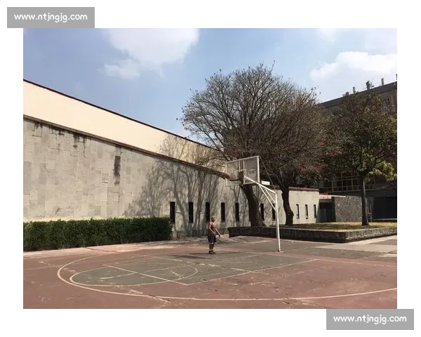 球场遇大爷，热身即封神