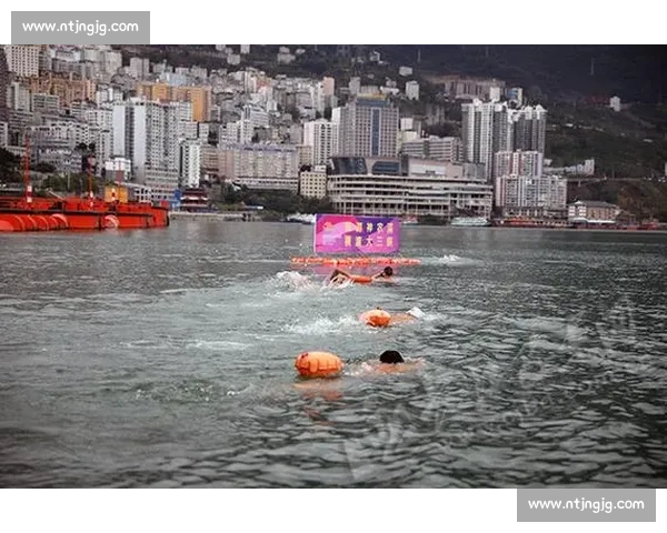湖北首场冬泳赛巴东开赛 481 勇士逐浪三峡